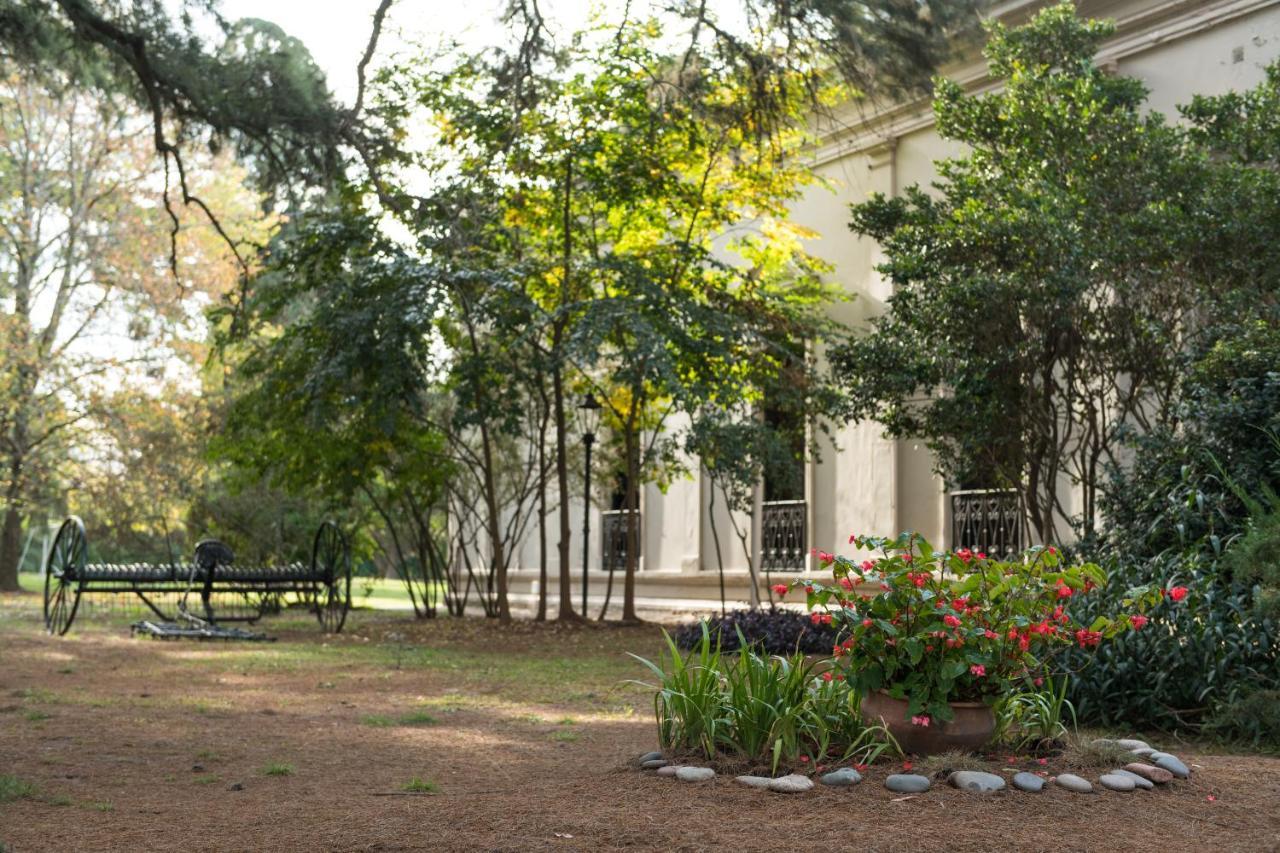 Howard Johnson Resort & Spa Escobar Belen de Escobar Exterior photo